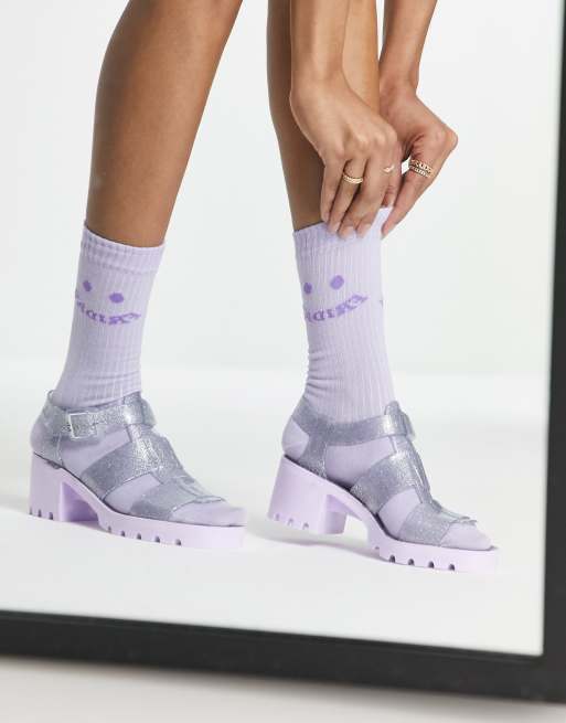 Zapatos transparentes de tacón con bandas de goma con purpurina y suela lila en contraste de Juju