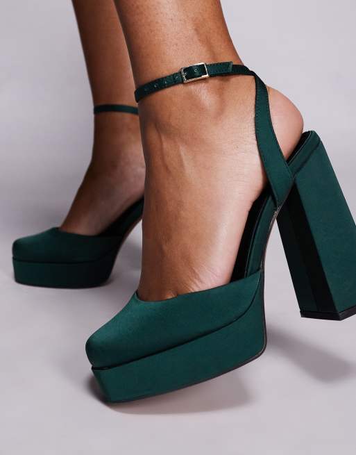 Zapatos verde oscuro de tacón alto con plataforma de satén