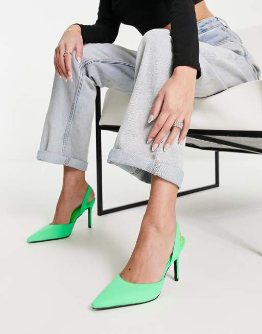 Zapatos verdes de tacón con tira talonera de Glamorous