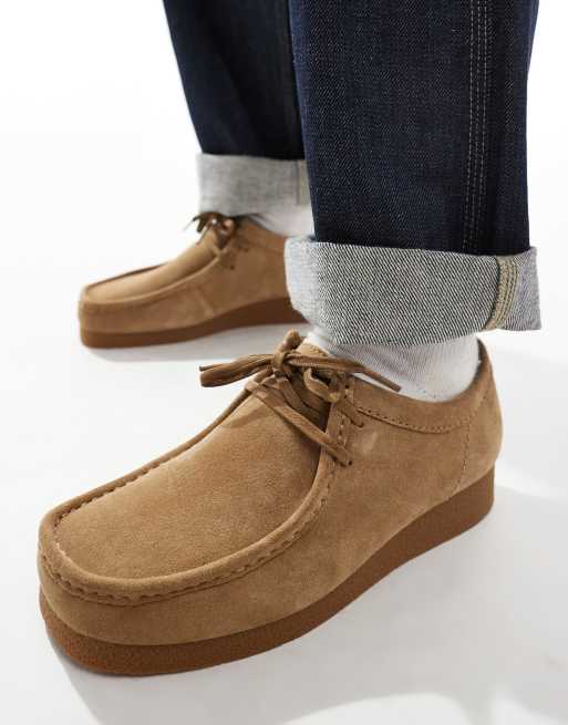 Zapatos Wallabee color arena oscuro EVO de Clarks