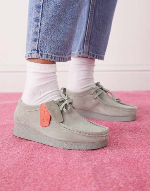 Zapatos Wallabee gris pálido y azules EVO exclusivos de Clarks x ASOS, 2 de 4