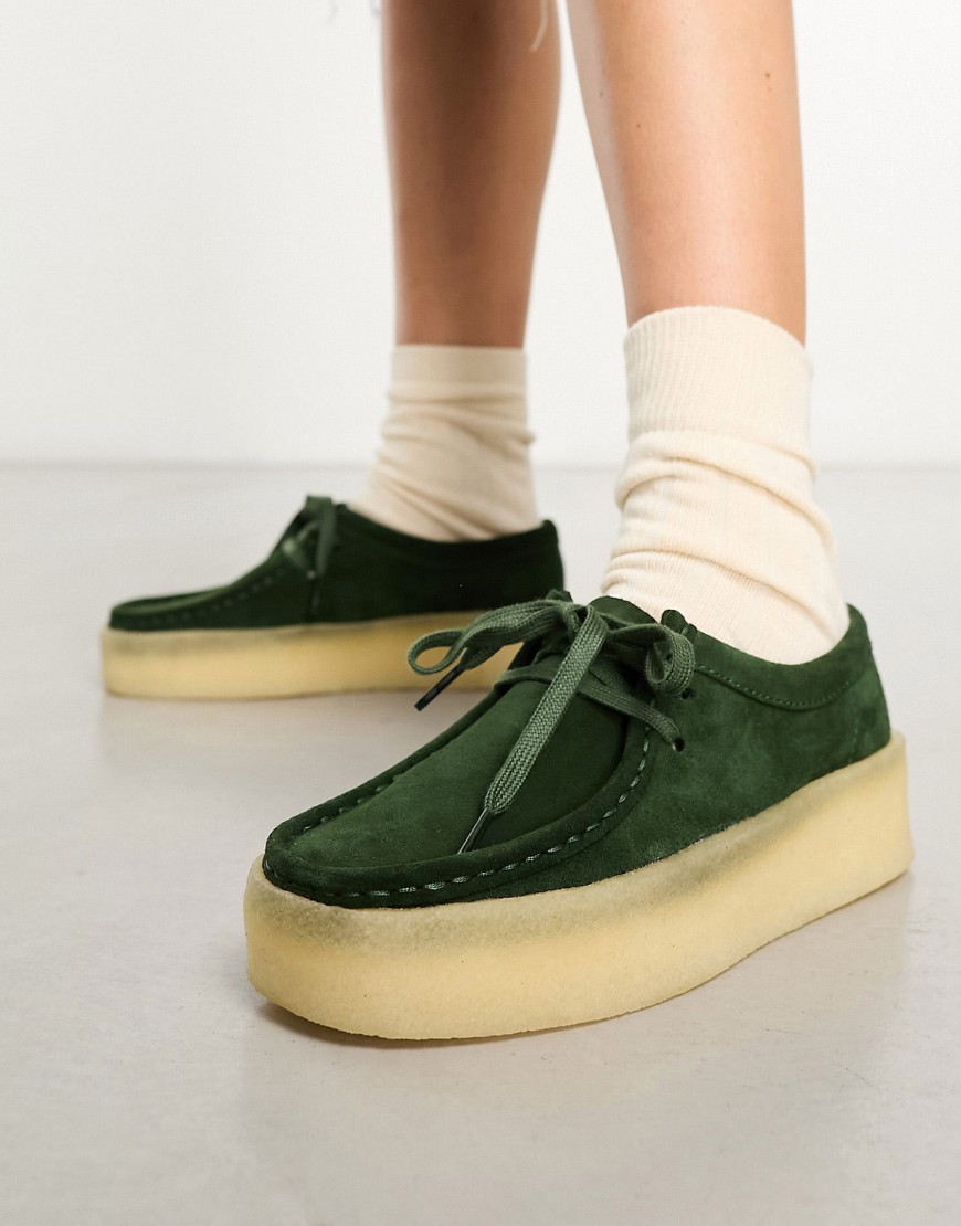 zapatos wallabee verdes de ante con suela cupsole de clarks originals