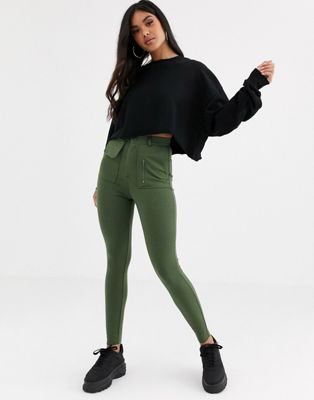 фото Зауженные брюки из ткани понте с карманами в стиле милитари asos design-зеленый