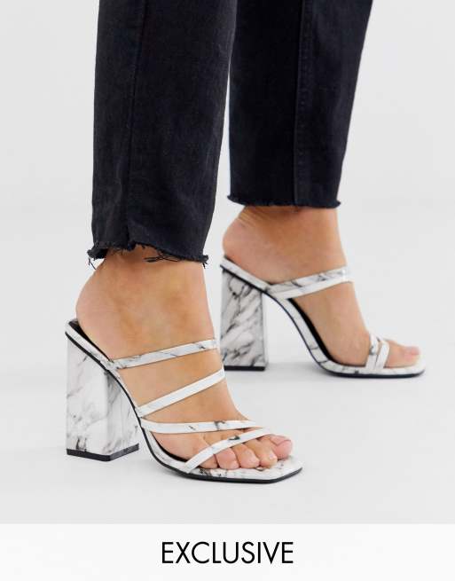 Z_Code_Z – Nabai – Vita, marmormönstrade sandaler i veganvänligt material med blockklack och fyrkantig tå, endast hos ASOS