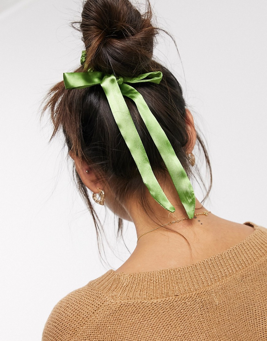 Зеленая атласная резинка для волос с бантом ASOS DESIGN-Зеленый