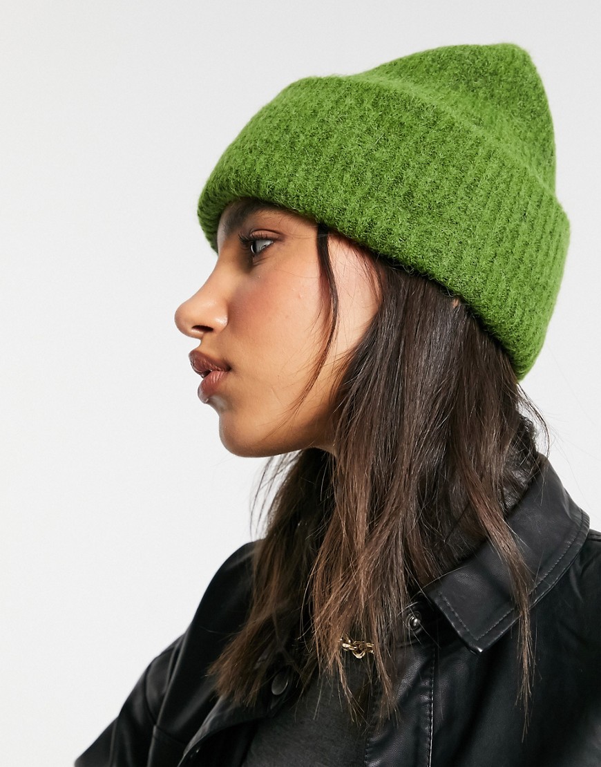 фото Зеленая вязаная шапка-бини selected femme-зеленый