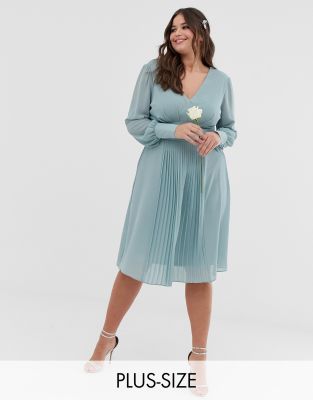Зеленое платье миди с плиссированной вставкой эксклюзивно от TFNC Plus bridesmaid-Зеленый