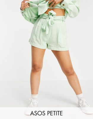 фото Зеленые льняные шорты с завязкой на поясе asos design petite-зеленый цвет asos petite