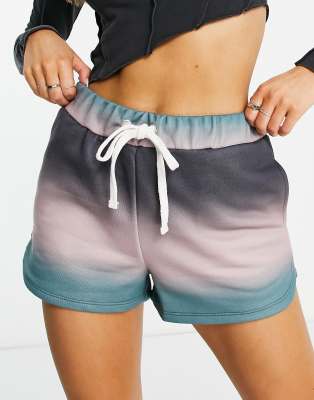 Спортивные трикотажные шорты. Шорты трикотажные женские спортивные. Шорты омбре. Шорты омбре женские. Шорты женские трикотажные длинные.