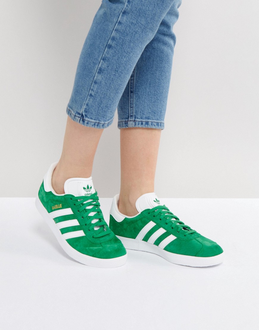 Кеды адидас зеленые. Кроссовки adidas Originals замшевые зеленые. Кеды адидас зеленые женские Gazelle. Adidas Originals Green Suede. Кеды адидас зеленые замшевые.