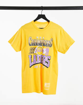 фото Желтая футболка с логотипом трехкратного чемпиона лиги mitchell & ness nba la lakers-желтый