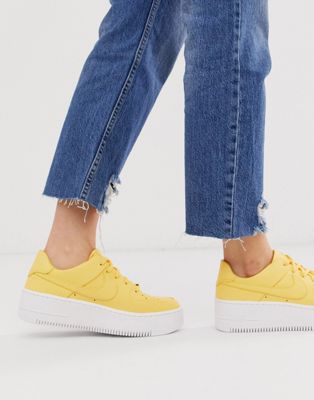 Желтые низкие кроссовки Nike Air Force 