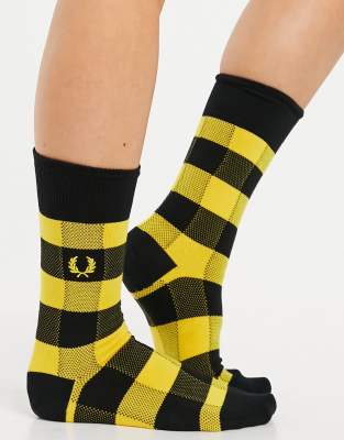 Носки и гольфы  Asos Желтые носки в однотонную клетку Fred Perry-Желтый