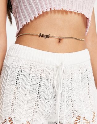 фото Золотистая цепочка на талию со словом "angel" в готическом стиле спереди asos design-золотистый