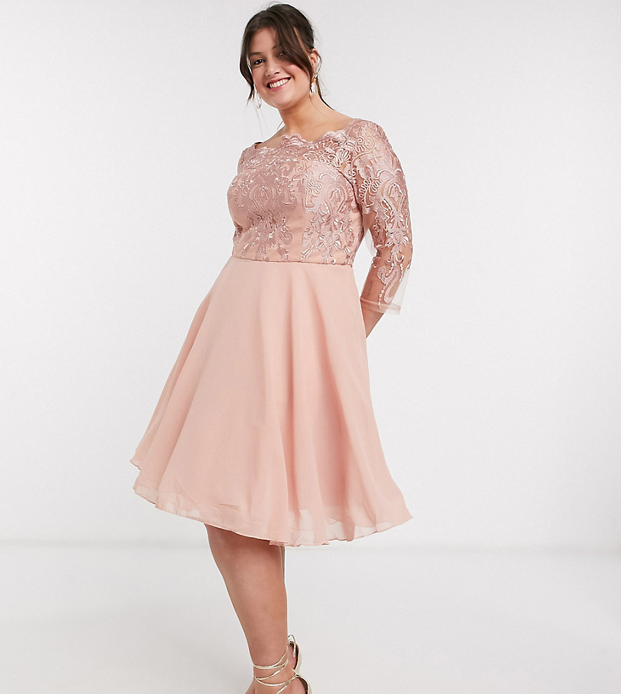 фото Золотисто-розовое платье для выпускного с кружевной отделкой chi chi curve-золотой chi chi london