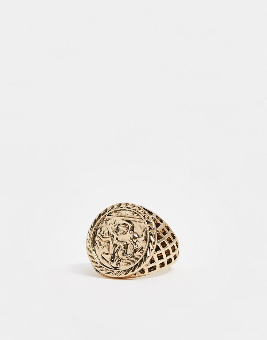 фото Золотистое массивное кольцо-печатка topshop-золотой