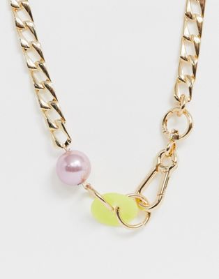 фото Золотистое ожерелье с искусственным жемчугом пастельного цвета asos design-золотой