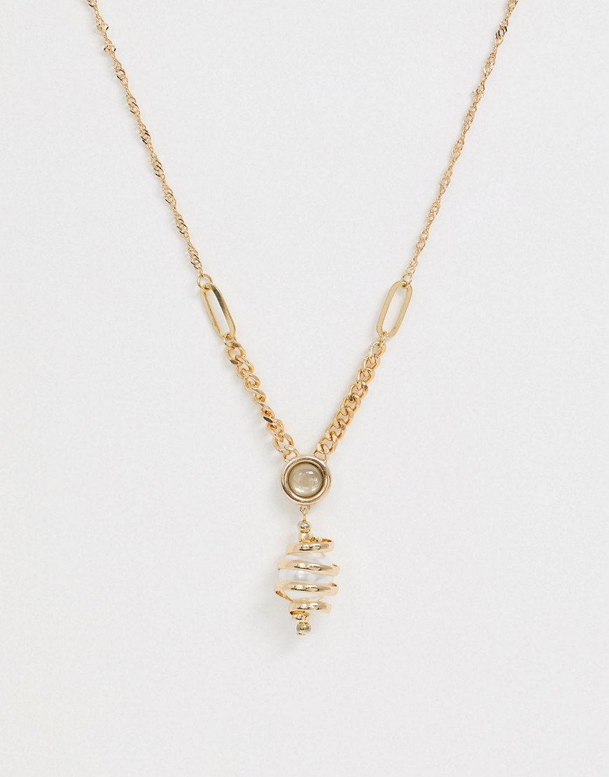 фото Золотистое ожерелье с подвесками, искусственным жемчугом и камнями asos design-золотой