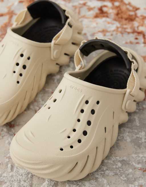 Zuecos color hueso unisex Echo de Crocs, 2 de 4