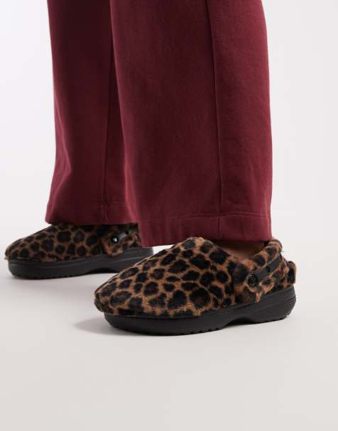 Zuecos marrones con estampado de leopardo Unfurgettable de Crocs - view 1