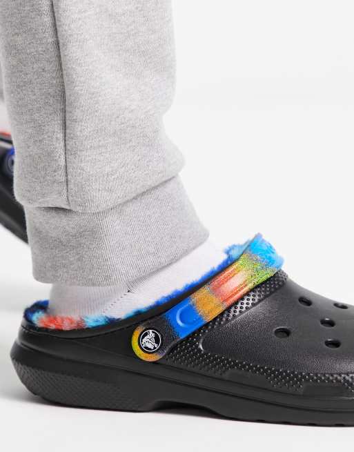 Zuecos negros cl sicos con forro multicolor de pelo sint tico de Crocs