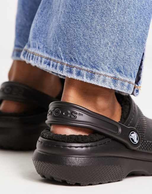 Crocs negros online mujer