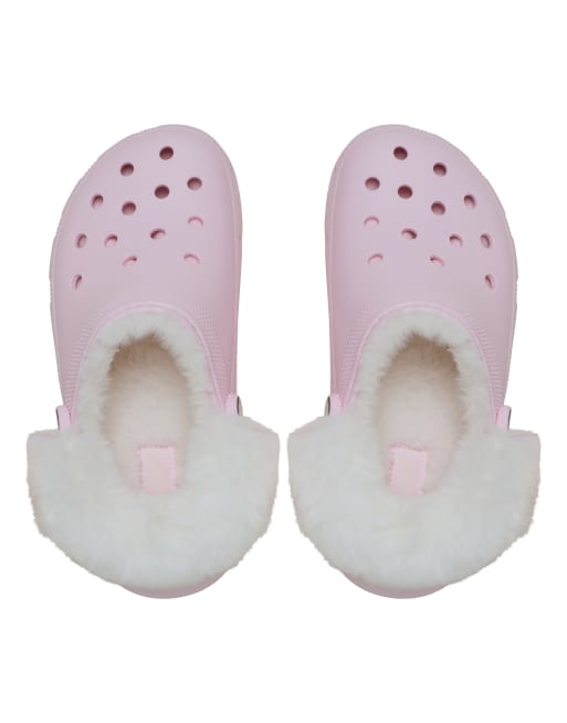 Zuecos rosa lechoso clásicos con forro de felpa y plataforma de Crocs, 2 de 4