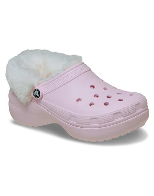 Zuecos rosa lechoso clásicos con forro de felpa y plataforma de Crocs, 3 de 4