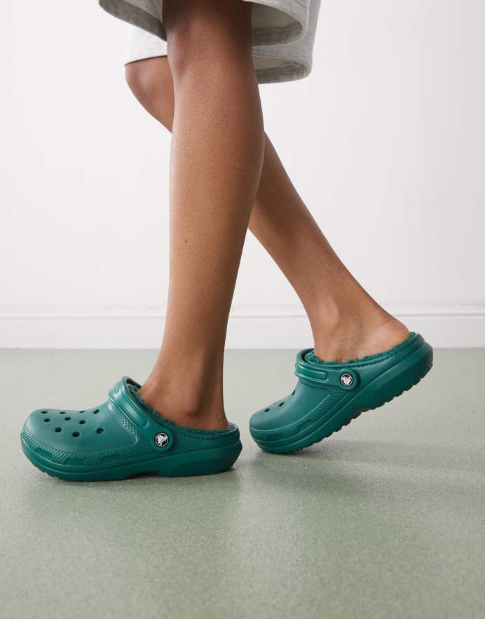 Crocs Zuecos verde esmeralda oscuro clásicos unisex con forro de felpa de