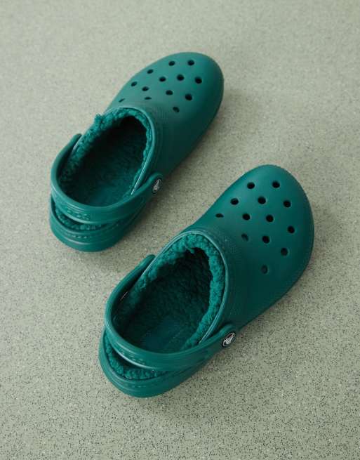 Zuecos verde esmeralda oscuro clásicos unisex con forro de felpa de Crocs, 2 de 4