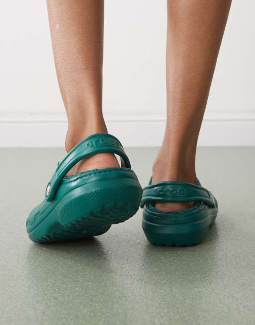 Zuecos verde esmeralda oscuro clásicos unisex con forro de felpa de Crocs, 4 de 4